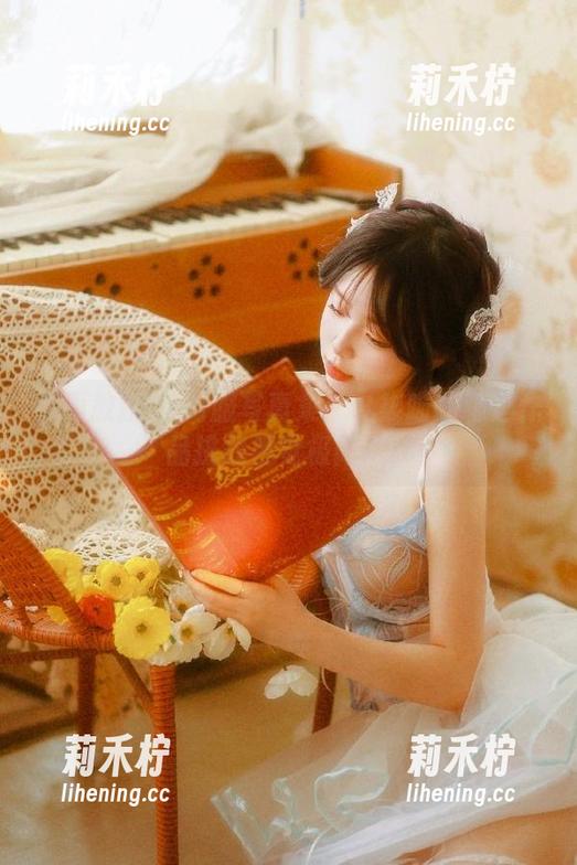 九柒喵 笑面教授OL制服写真集:九柒喵的精选作品挑战视觉极限.txt