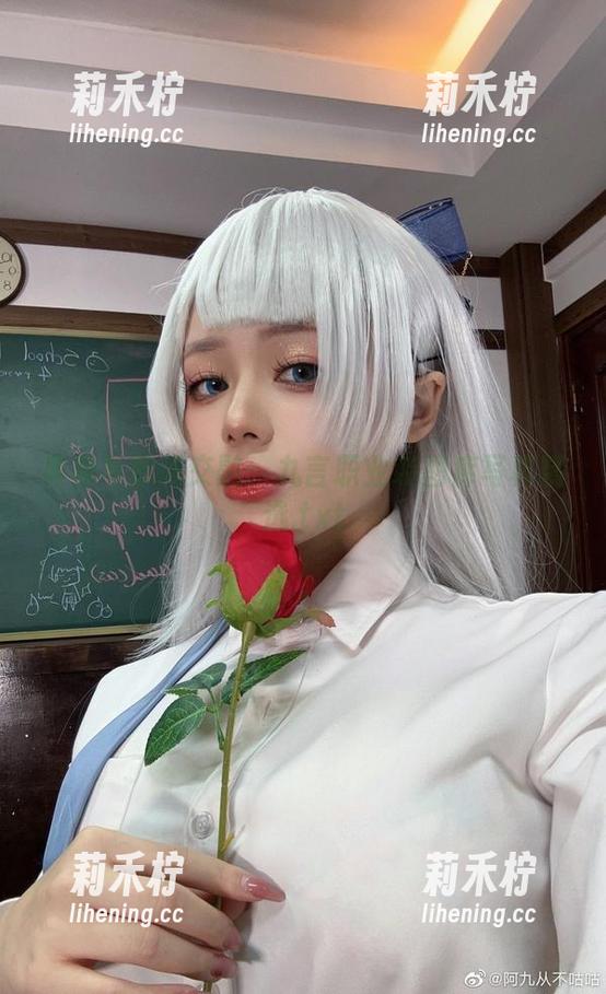 九言 典雅与职场交融:九言职业装图库写真精选.txt