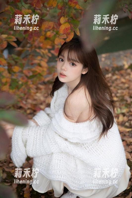 克拉女神-佳莹 克拉女神 - 佳莹教室写真作品集分享:揭示日常生活中的美丽与灵感.txt