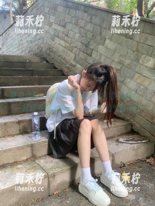 克拉女神-菲菲 克拉女神 - 免费下载菲菲的白衬衫图集,一起感受她的时尚魅力与优雅气质.txt