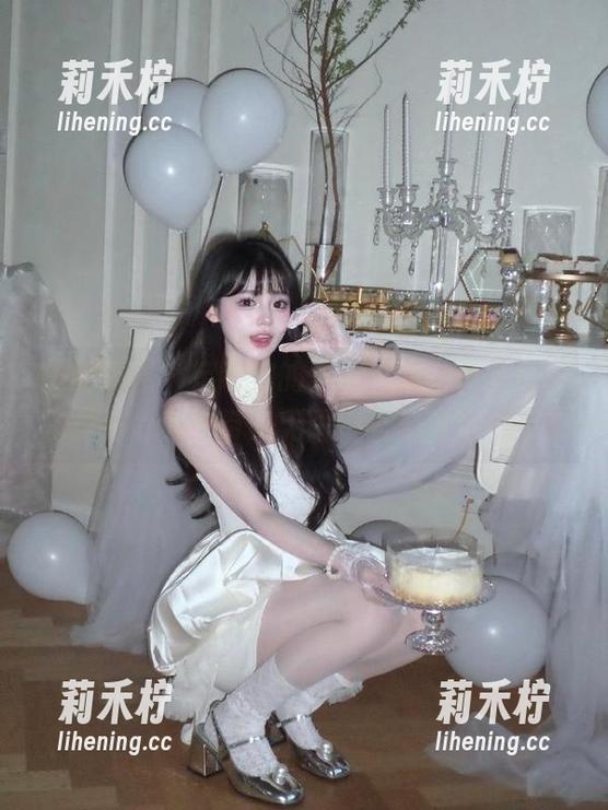 初夏女神-依依 初夏女神 - 定制你的梦想写真,依依的可爱作品为你带来无限惊喜与感动.txt