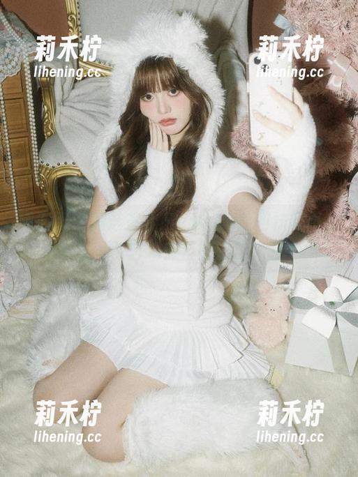 嗲囡囡-芷儿Momoko 嗲囡囡 - 精选芷儿Momoko的网袜写真,亲临时尚与艺术交汇的浪漫之旅.txt