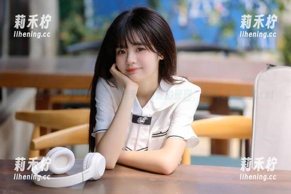 嗲囡囡-贾诗晗 嗲囡囡 - 感受魅力:贾诗晗美足图册的原图,细腻之美尽显.txt