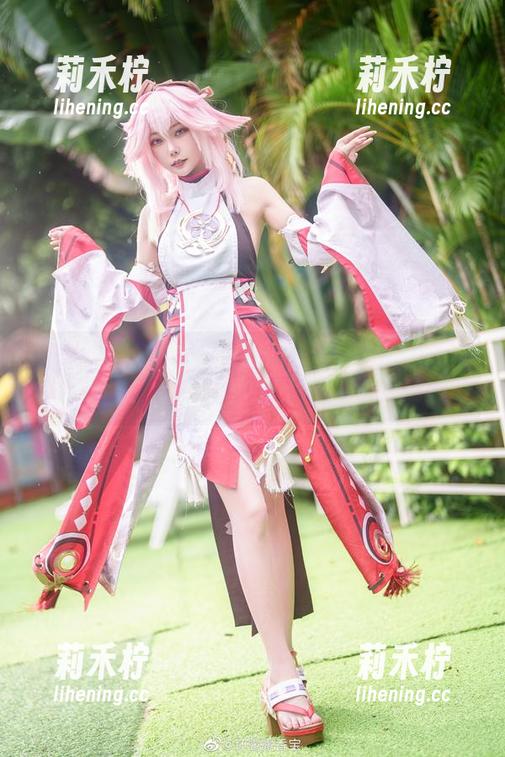 坏露露香宝 小露乱撞与黑旗袍:坏露露香宝写真图集的新视角.txt