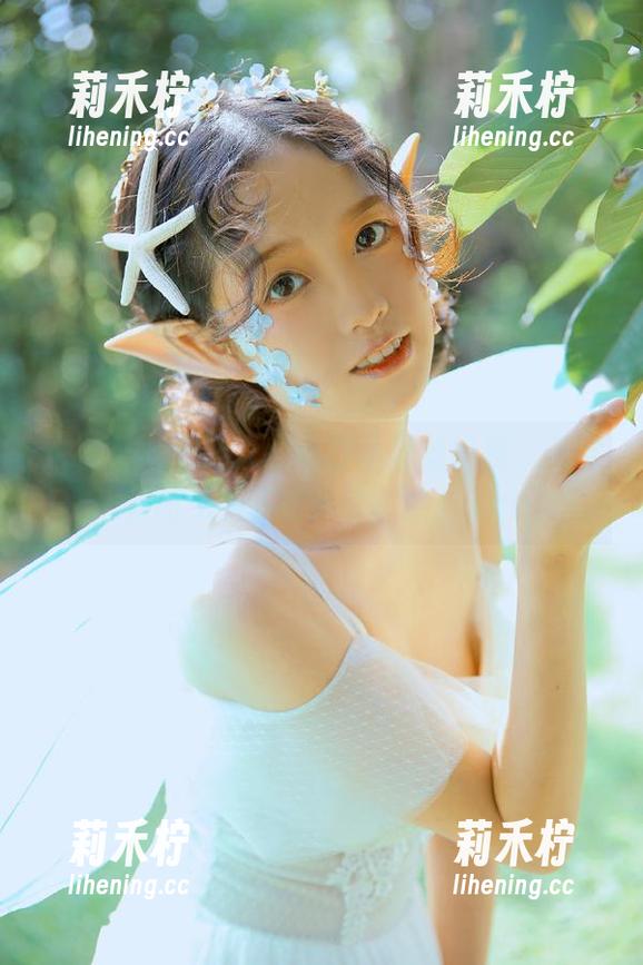 头条女神-杨曼妮 头条女神 - 让人心动的杨曼妮白裙,俏皮套图免费下载尽情欣赏!.txt