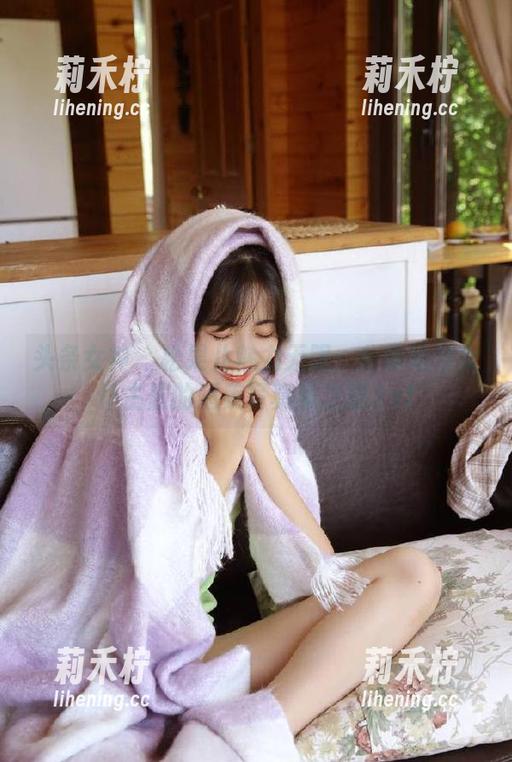 头条女神-松果儿 头条女神 - 松果儿魅力无限:分享她与女仆主题的超美写真集之旅.txt