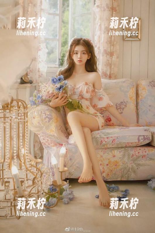 头条女神-查莉娅 头条女神 - 探索查莉娅的自拍写真图集,揭示她与众不同的视觉哲学.txt