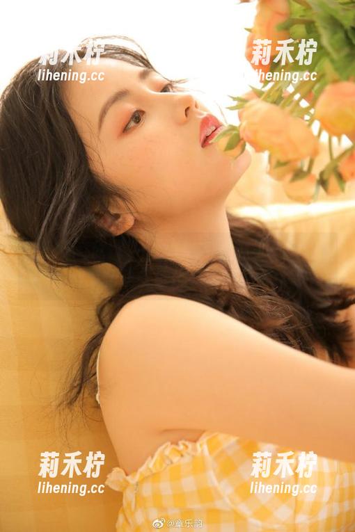 尤果网-Maggie 尤果网 - 欣赏Maggie的美脚写真,分享她流畅线条与优雅脚步!.txt
