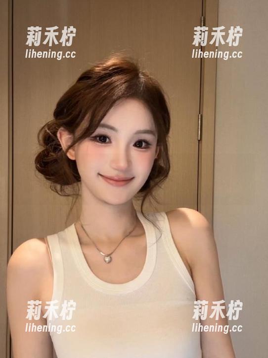 尤蜜荟-是小逗逗 尤蜜荟 - 纵享是小逗逗清纯写真全套,沉浸在她的自然之美中.txt