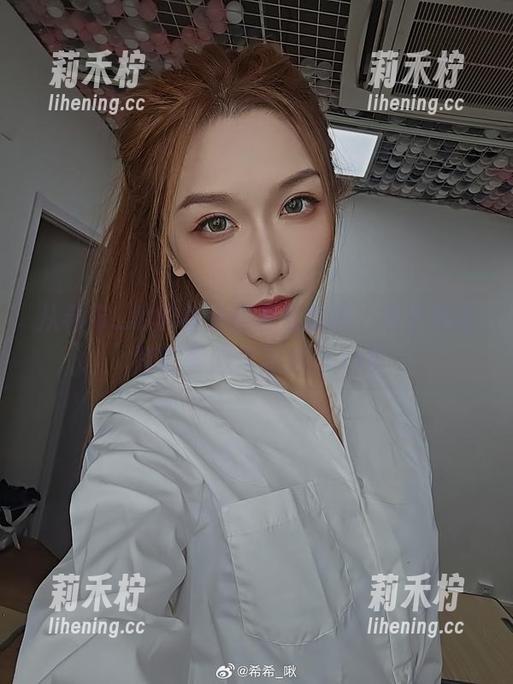 希希_啾 从希希_啾的镜头看君主旗袍,尽享她独特的套图作品魅力.txt