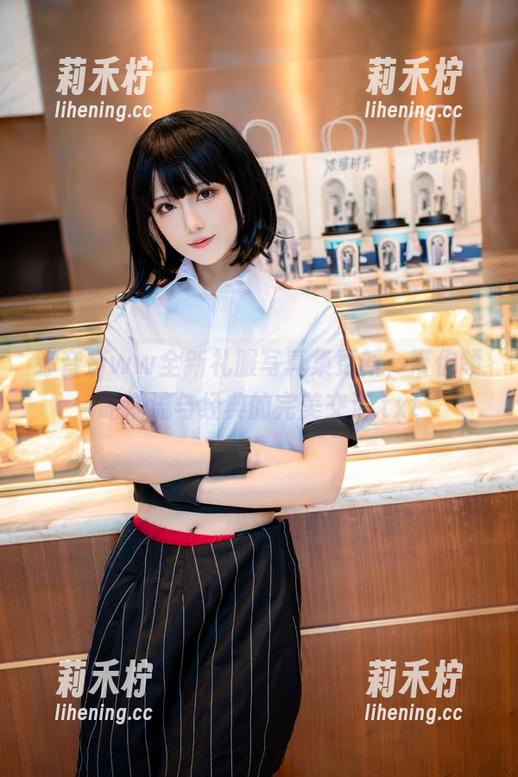 弥音音ww 弥音音ww全新礼服写真集更新,带你领略潮流与经典的完美交汇.txt