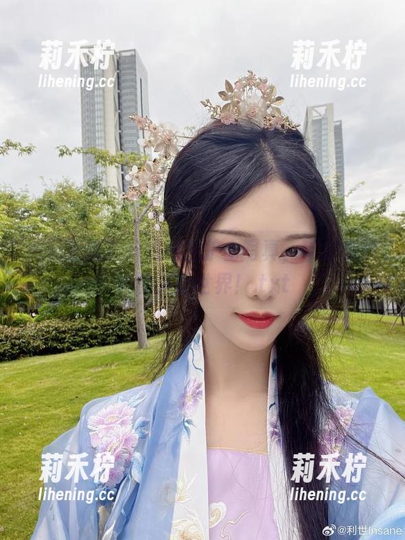 抖娘利世 原图更新!抖娘利世护士写真,带你走进她的温暖世界!.txt