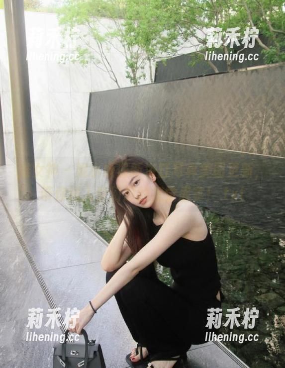 推女神-妮小妖 推女神 - 妮小妖最新浴缸写真美图更新,带你进入梦幻般的视觉盛宴!.txt