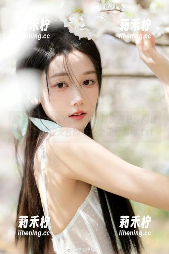 推女神-尤美Yumi 推女神 - 尤美Yumi天台私房图集:用镜头记录她在天台的每一个美丽瞬间.txt