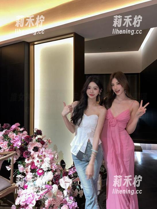 推女神-琪琪qlql 推女神 - 一次性满足你的视觉饕餮!琪琪qlql丝袜写真全集精彩合集.txt