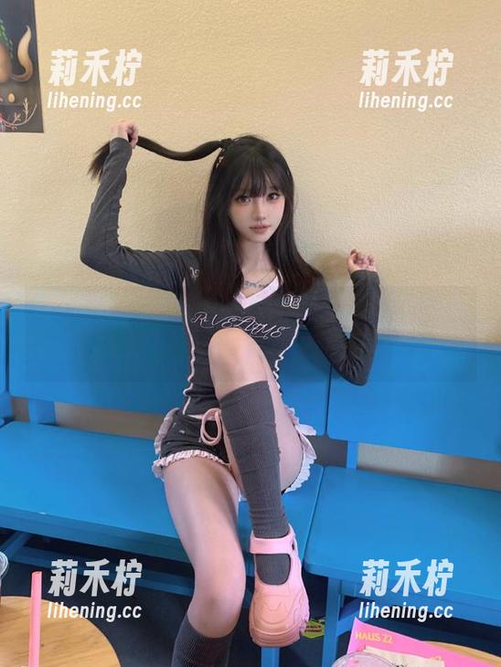 无敌哒小姨妈 微密圈 - 走进无敌哒小姨妈的世界,精选图包中的棉袜写真真是太迷人了!.txt