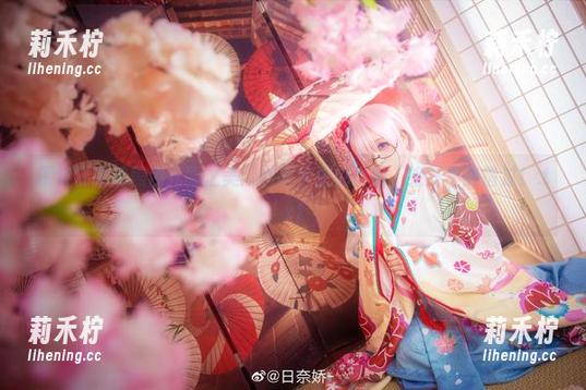 日奈娇 探索日奈娇黑色礼服之美:新图包震撼更新,绝对不能错过!.txt