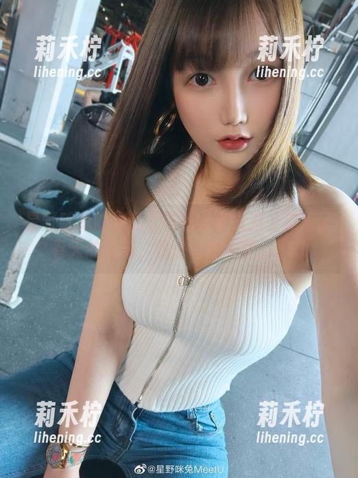 星野咪兔 星野咪兔的作品《花吃了那女孩》浓缩了春天的福利,快来一睹为快!.txt