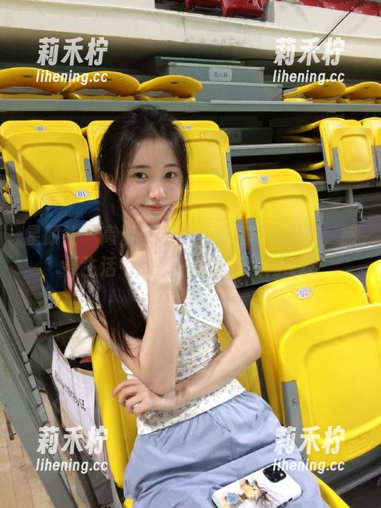星颜社-李若汐ci 星颜社 - 高清李若汐ci浴室写真图集,感受生活中的每一个细腻瞬间.txt