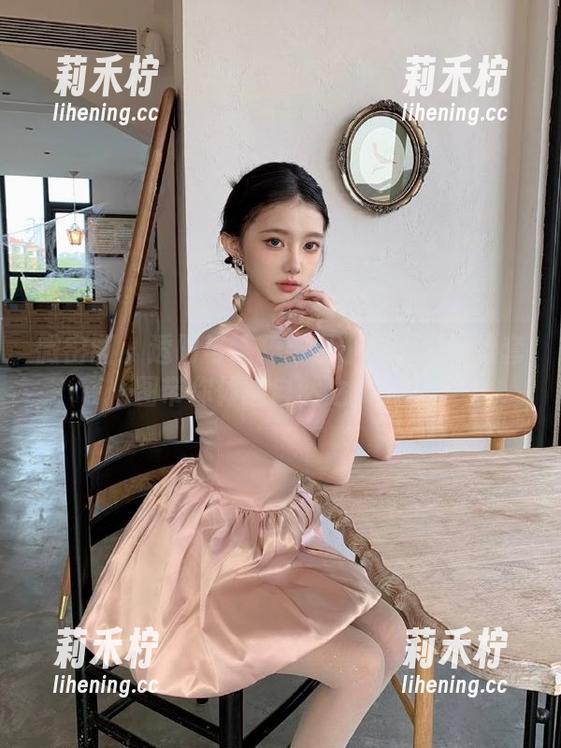 是小逗逗 微密圈 - 透明与纯粹!是小逗逗的精选套图带你体验自然之美.txt