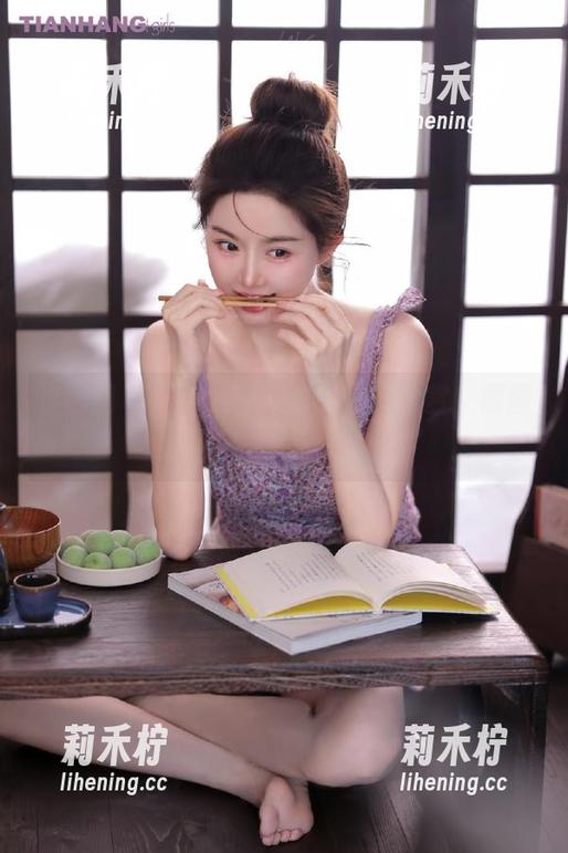 果团网-酸酱兔 果团网 - 酸酱兔全套制服写真欣赏,原图带来视觉的享受.txt