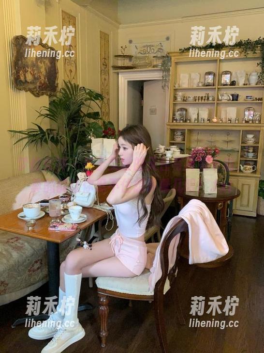 梦丝女神-灵唯 梦丝女神 - 关于灵唯的天台写真集下载,真的能让你忍不住想多看几眼!.txt
