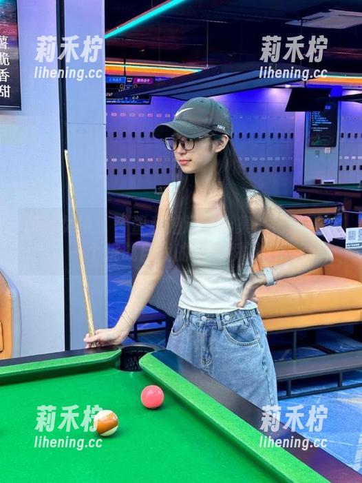梦丝女神-香萱 梦丝女神 - 香萱私拍运动合集:记录下每一个挑战自我的精彩瞬间.txt