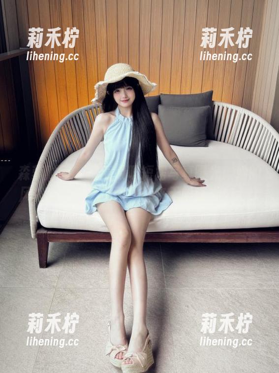 森萝财团-吸吸 森萝财团 - 最新吸吸短裙写真曝光:她的风格犹如清风拂面,带来无限惊喜!.txt