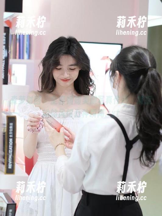 森萝财团-媛媛 森萝财团 - 全套媛媛美腿写真作品,捕捉她的风情万种瞬间.txt