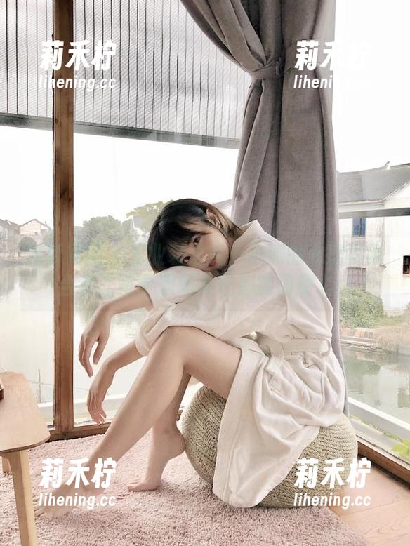 森萝财团-小满 森萝财团 - 职业装之美:小满的私房写真合集让每个职场女性都能闪耀.txt