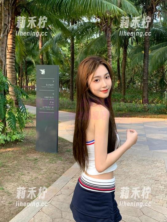 森萝财团 让足尖舞动你的心:森萝财团户外丝足秀原图全集,快来围观吧!.txt