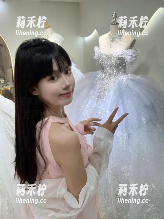 模范学院-SiByl李思宁 模范学院 - 探索SiByl李思宁的高清写真世界,女友光影中的甜美时光.txt