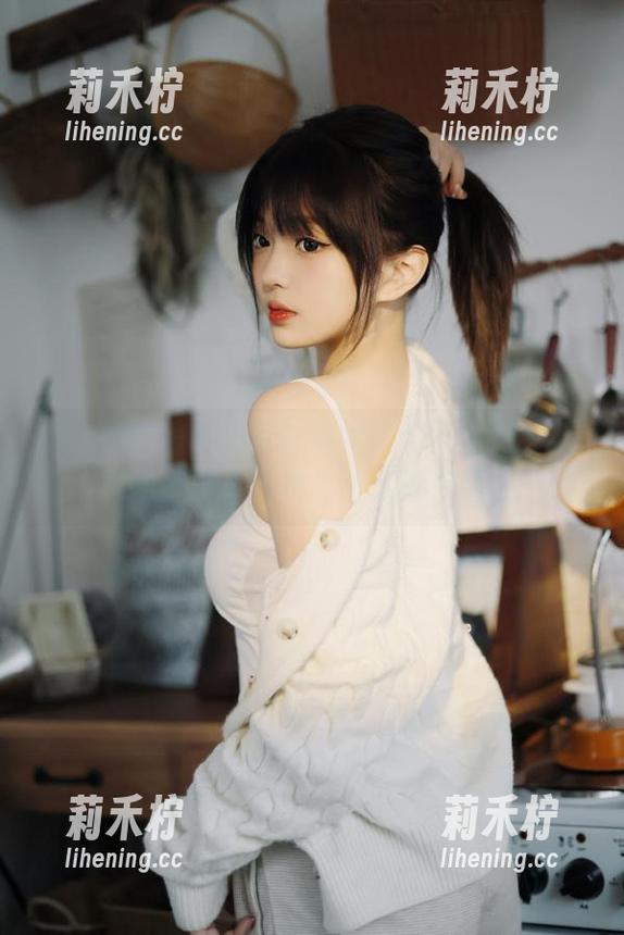 模范学院-蒋小静Jessica 模范学院 - 最新写真欣赏:蒋小静Jessica用网袜演绎经典与现代的碰撞.txt