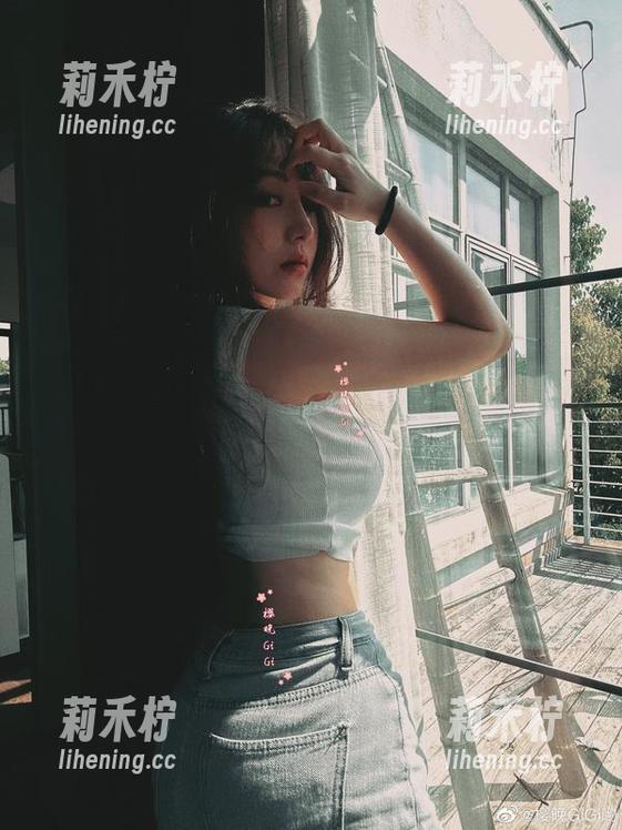 樱晚gigi 渐变霞光下的樱晚gigi,高清图包记录某天的午後美好.txt