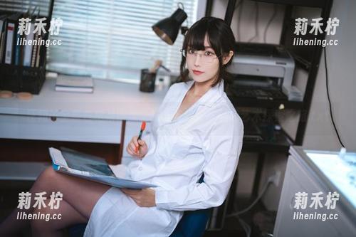 汪知子 汪知子全新白枪呆图集上线,与你分享她的艺术探索之旅.txt