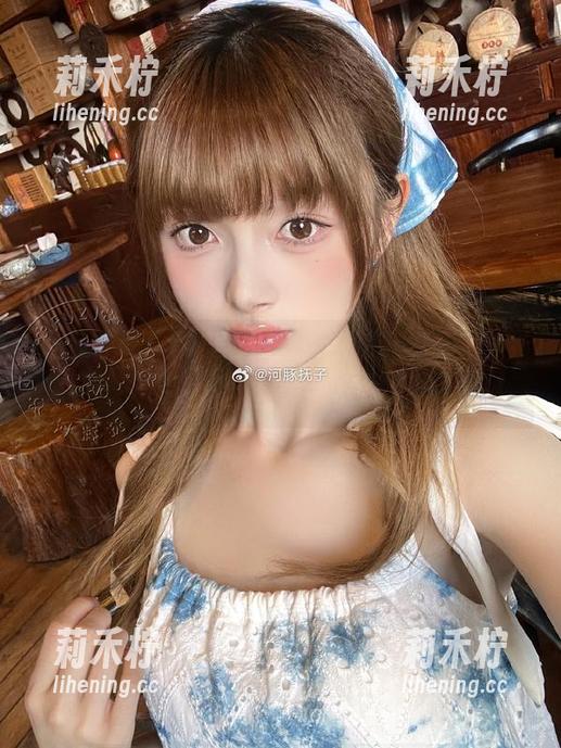 河豚抚子 温柔瞬间:河豚抚子推出居家少女图册,感受生活的美好.txt