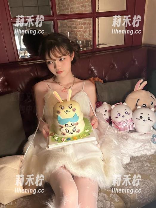激萌文化-周闻球球 激萌文化 - 周闻球球化身小可爱,精选图包中的毛衣穿搭让你心醉不已!.txt