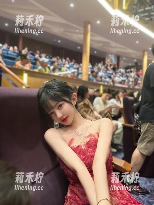 爱蜜社-萌白酱 爱蜜社 - 探索萌白酱的全套黑白图片,让这组经典写真作品为你开启摄影新视野哦!.txt