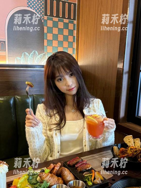 物恋传媒-菲菲 物恋传媒 - 菲菲的清纯时光:精美写真合集分享,让我们一起感受她的独特魅力.txt