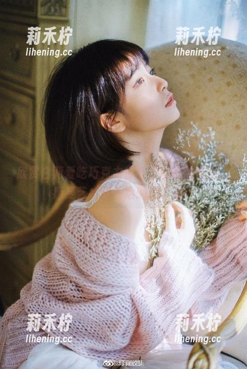 白莉爱吃巧克力 欣赏白莉爱吃巧克力的裤里丝在线美图,感受艺术与生活的交汇.txt