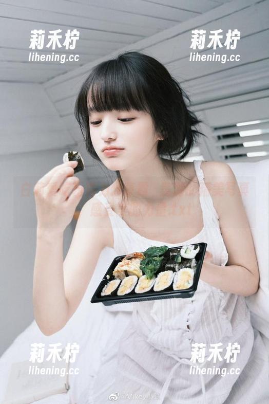白莉爱吃巧克力 白莉爱吃巧克力分享霞沢美游的精美写真,感受美的力量.txt