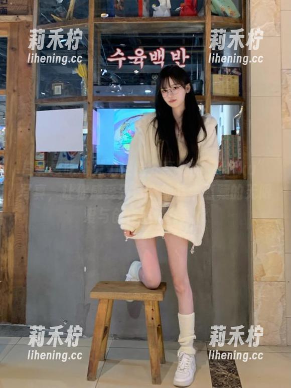 白莉爱吃巧克力 白莉爱吃巧克力倾情分享她的“Miku”写真,让你感受到每个细节中蕴藏的无限爱与创作激情!.txt