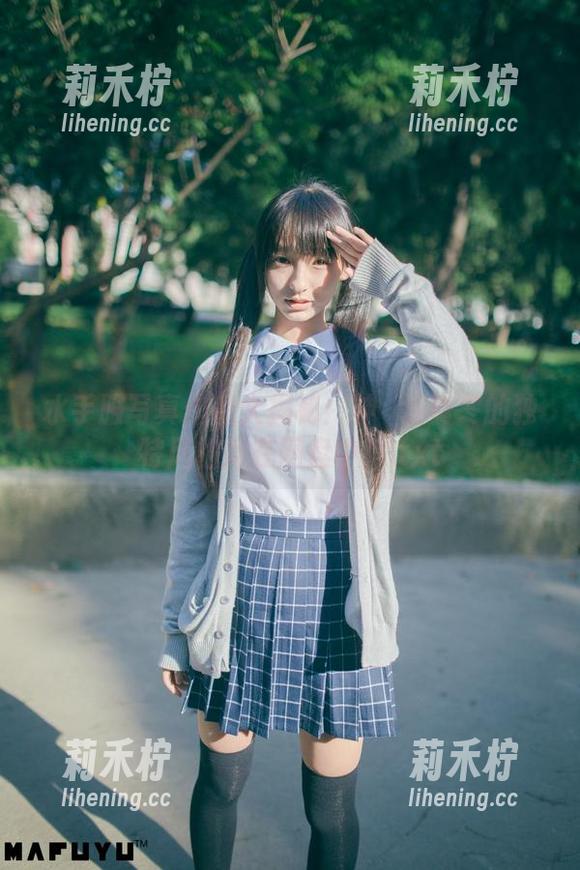 神楽坂真冬 水手服写真作品大揭秘:神楽坂真冬的独特风格尽在网盘中!.txt