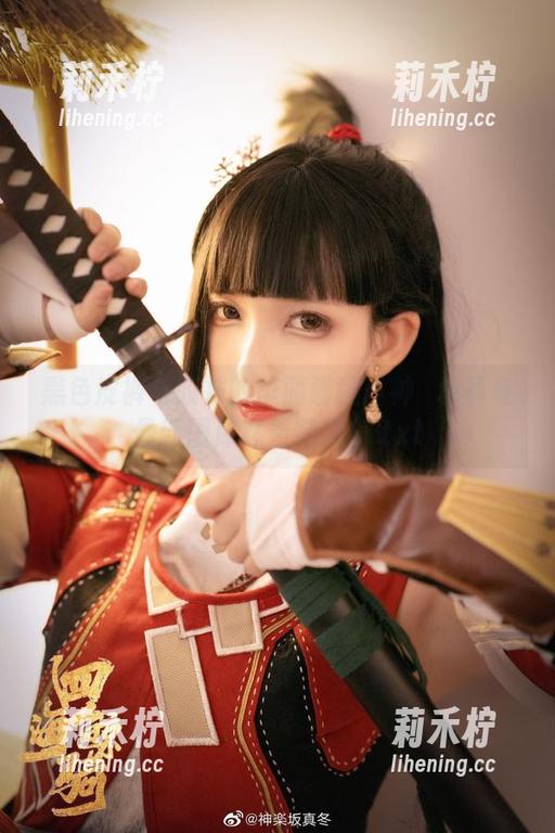 神楽坂真冬 黑色皮裤与胶袜的华丽碰撞:神楽坂真冬最新图库必看特辑!.txt