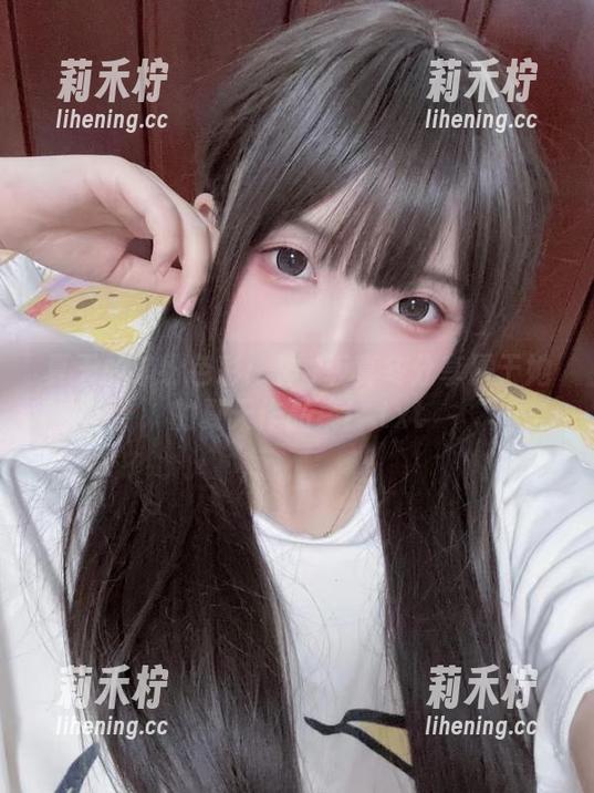 神楽坂真冬 夏天的缤纷色彩:神楽坂真冬分享属于她的夏天作品集!.txt