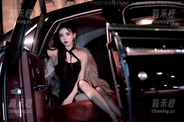 秀人网-Elise谭晓彤 秀人网 - 探索Elise谭晓彤的私拍美足图集:每一张都是艺术的体现.txt