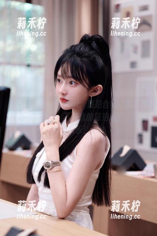 秀人网-Suki_baby 秀人网 - Suki_baby旅拍合集:笑着面对每一次尴尬,下载我的旅拍记录,分享你的欢乐!.txt