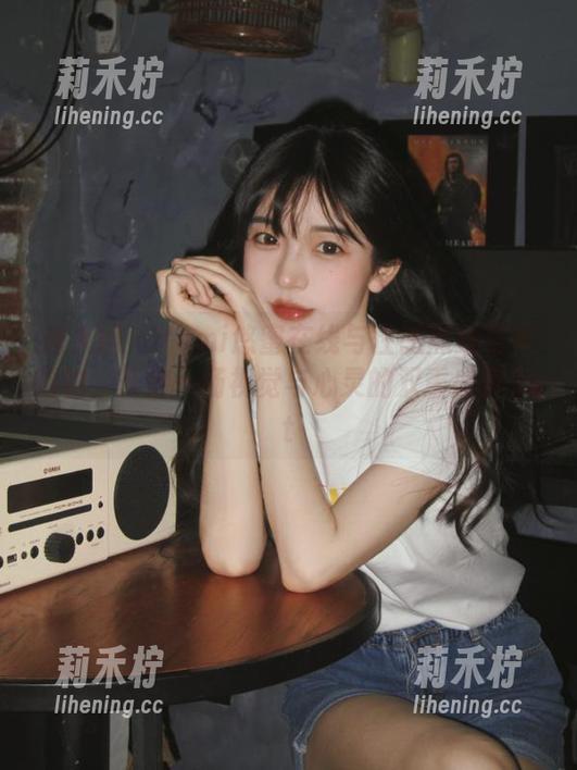秀人网-Yomi悠蜜 秀人网 - Yomi悠蜜在线与性感黑丝写真相约,开启一场视觉与心灵的双重盛宴.txt