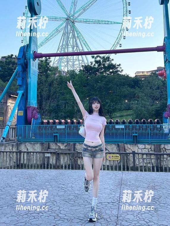 秀人网-Zoe柚柚 秀人网 - 细腻与诱惑同在:Zoe柚柚的黑丝私房作品,缔造美的奇迹.txt