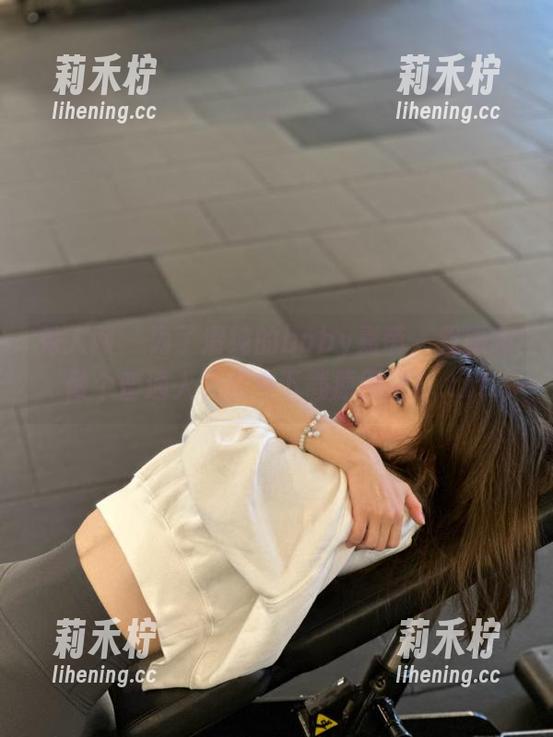 秀人网-baby嘉茵 秀人网 - 为了清纯的baby嘉茵,我愿意做个普通人,快来下载原图吧!.txt